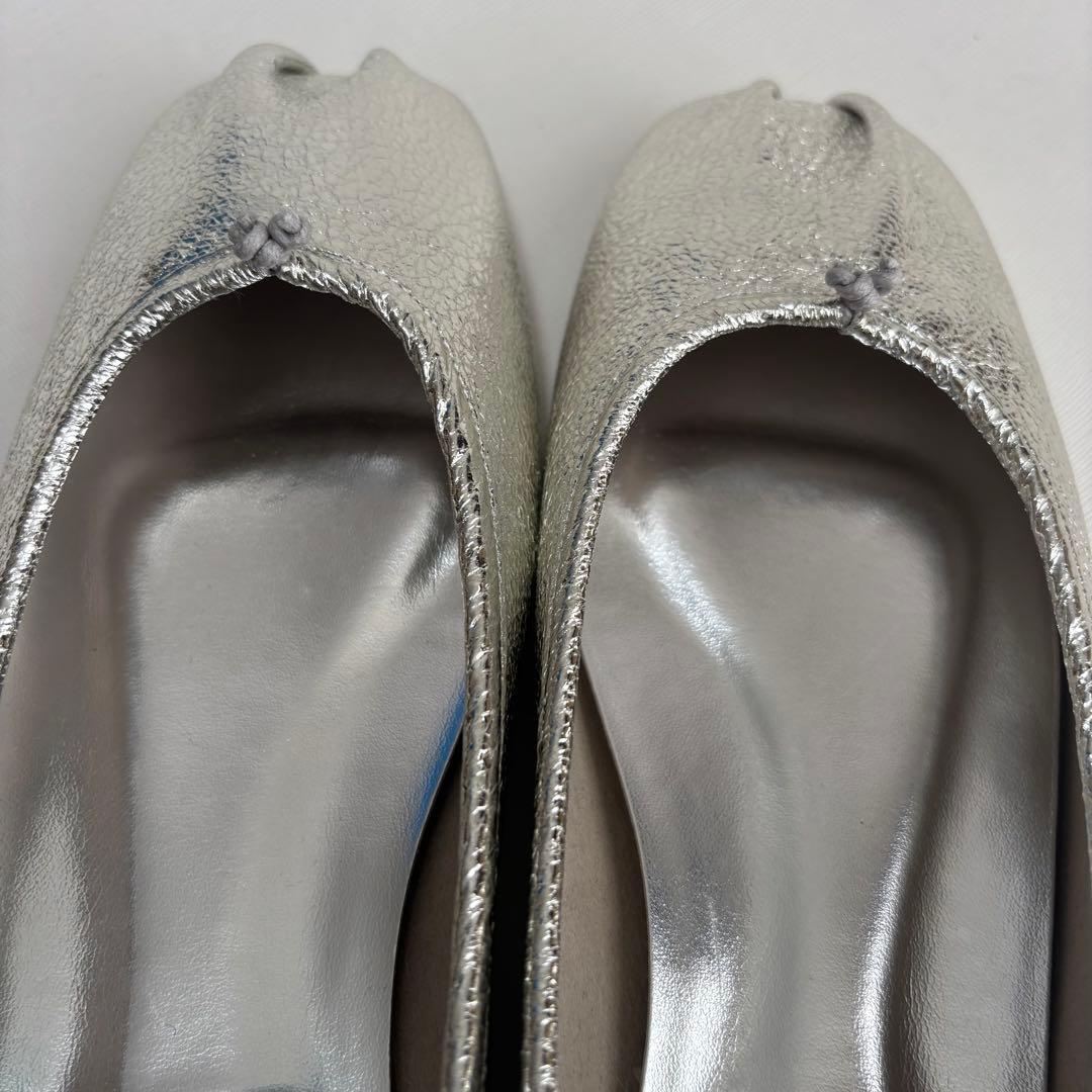 美品　GRISEレザースクエアプリーツフラット　シルバー　25cm