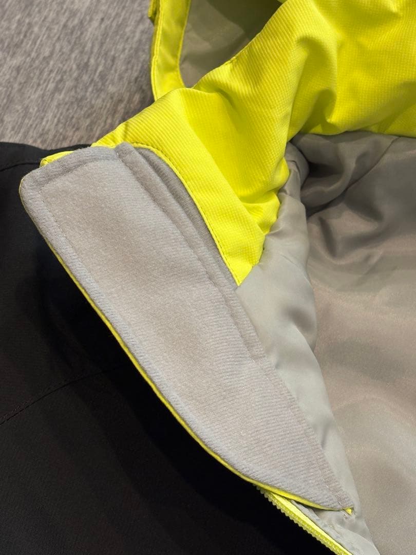 タグ付き未使用品⭐︎DESCENT⭐︎150 スキーウェア　ジャケットのみ　黄色　黒