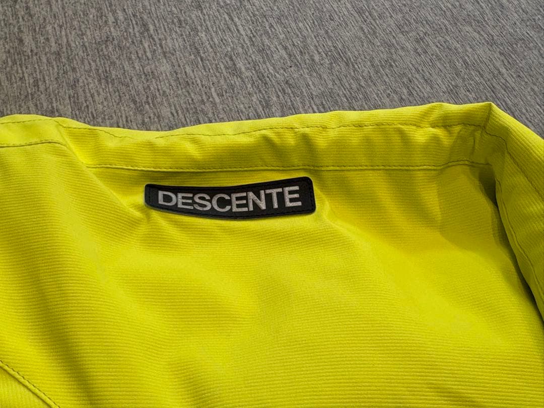 タグ付き未使用品⭐︎DESCENT⭐︎150 スキーウェア　ジャケットのみ　黄色　黒