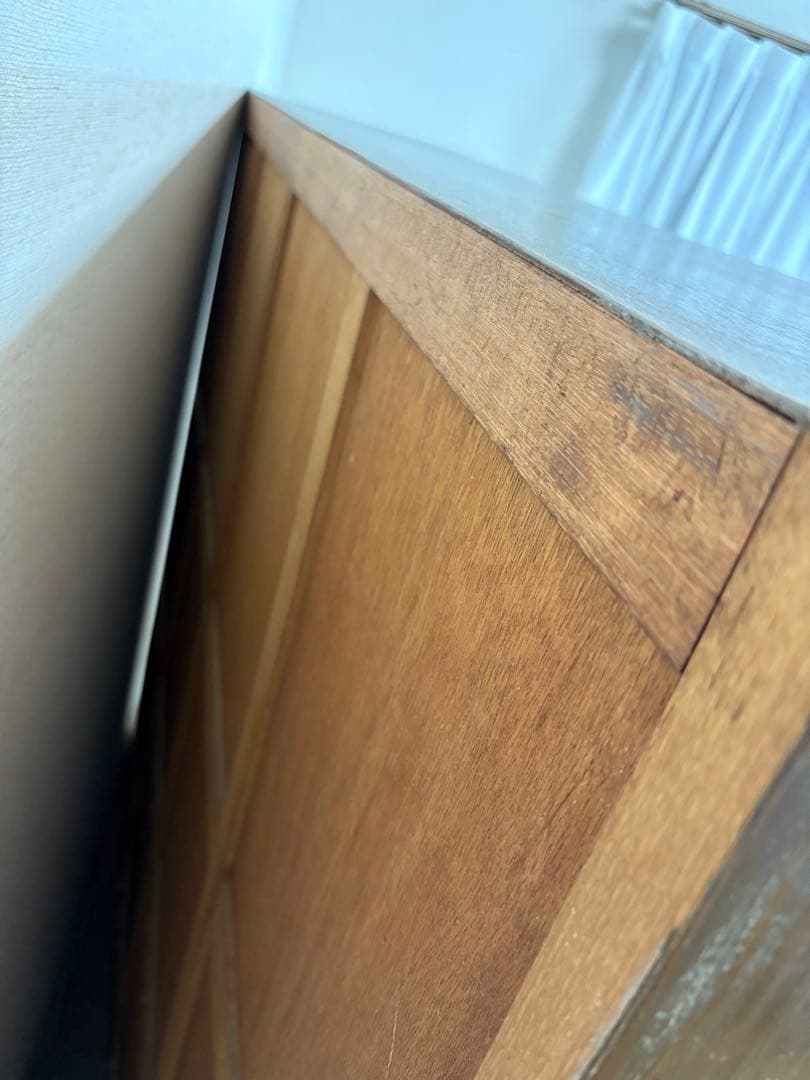 昭和の家具職人が作ったガラス扉の木製本棚 （引出し付き）