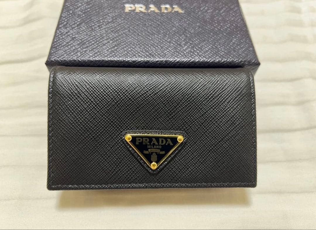 プラダ　名刺入れ　黒　サフィアーノ