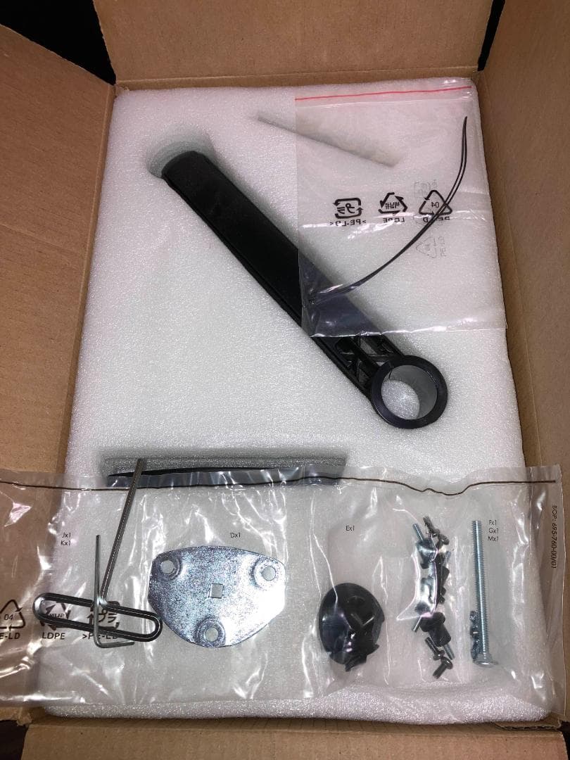 Amazonベーシック モニターアーム(補強プレート付き)