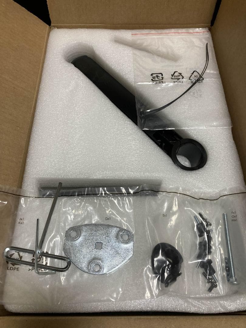 Amazonベーシック モニターアーム(補強プレート付き)