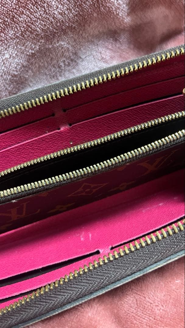 LOUIS VUITTON ジッピー・ウォレット