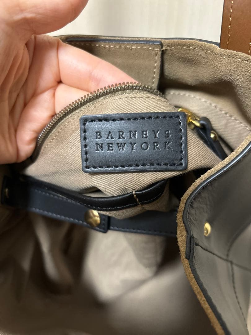 美品ショルダーバッグ⭐︎バーニーズニューヨーク