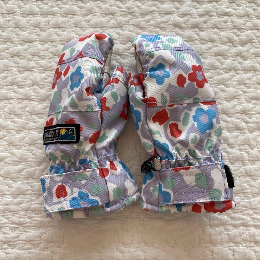 【新品未使用】yukユック❄︎子ども用スキーウェア・スノーウェア　花柄 紫　手袋