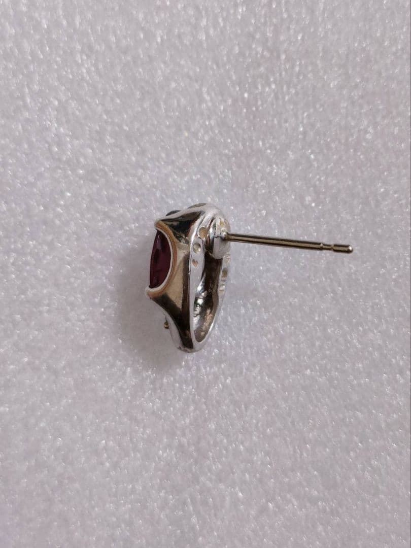 ニコちゃん　ピアス（片耳）プラチナ、ダイヤモンドルビーorガーネット