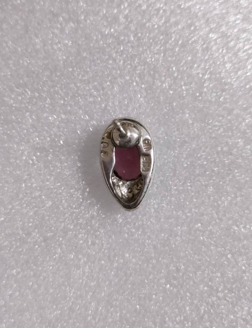 ニコちゃん　ピアス（片耳）プラチナ、ダイヤモンドルビーorガーネット