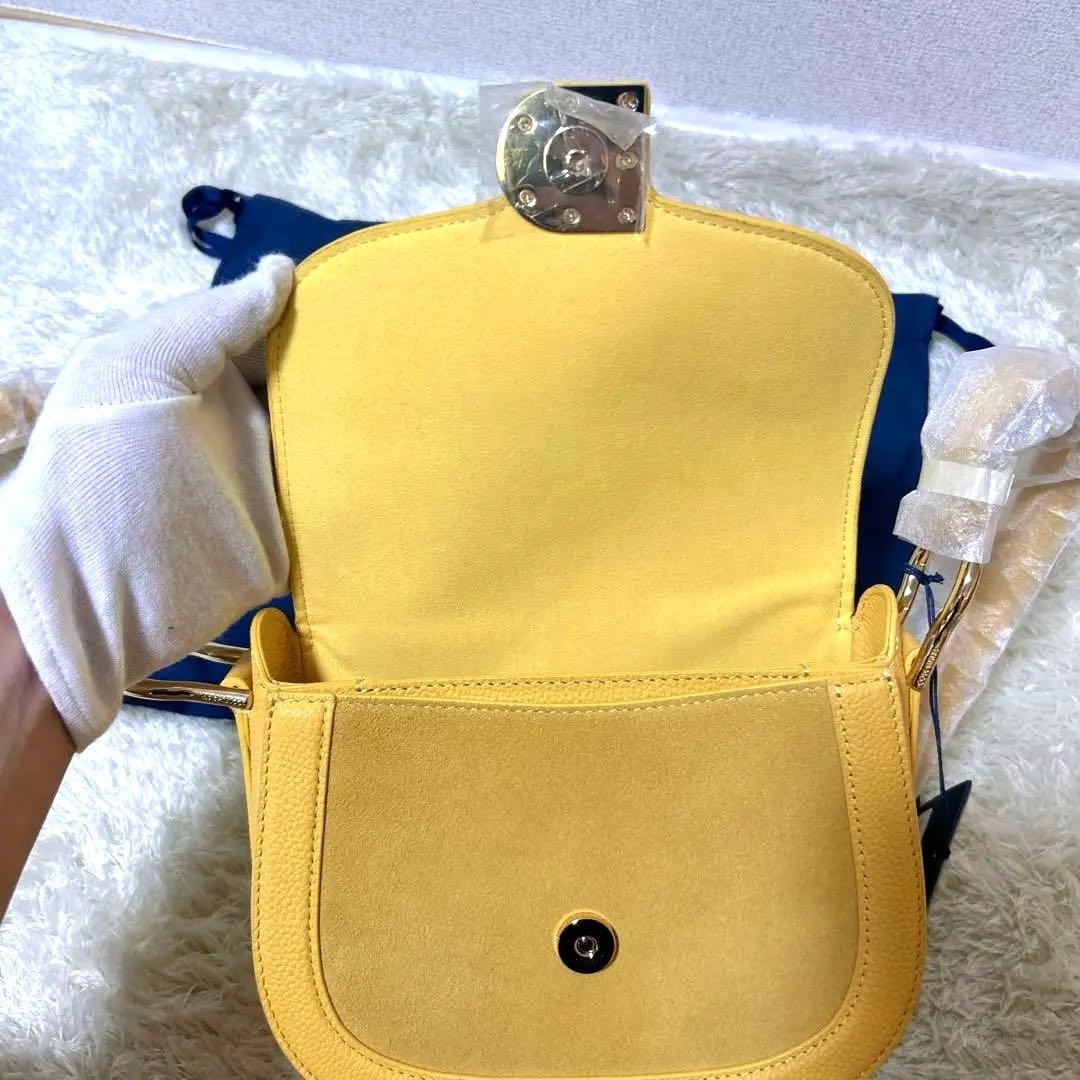 【新品】　タグ付き　コールハーン　ショルダーバッグ　黄色　牛革
