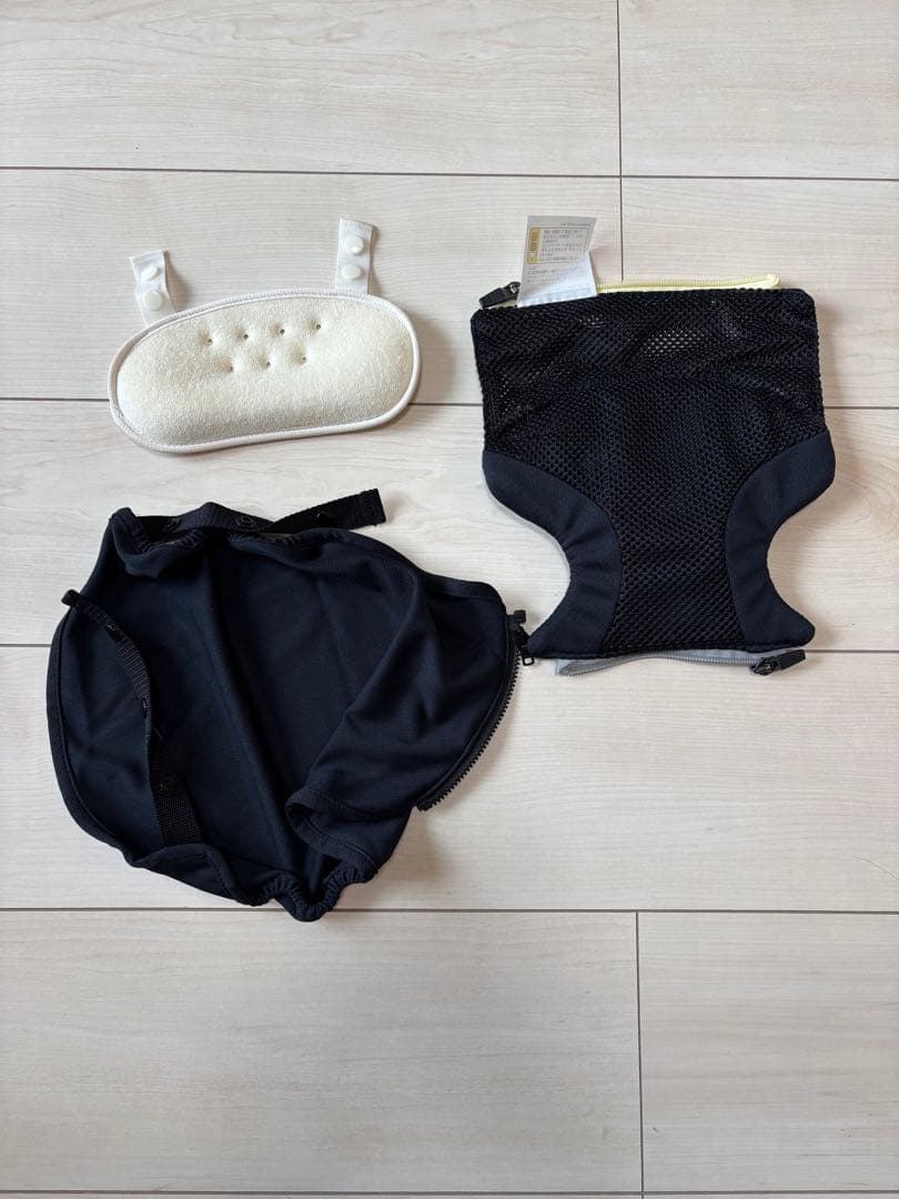 【美品】Aprica ラクリス 抱っこ紐 黒 5回程度使用 ◇ 新生児〜3歳まで