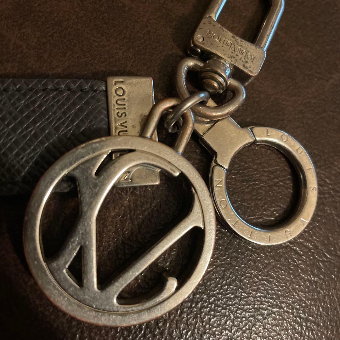 Louis Vuitton ルイ ヴィトン タイガ ポルトクレ LVクラブ