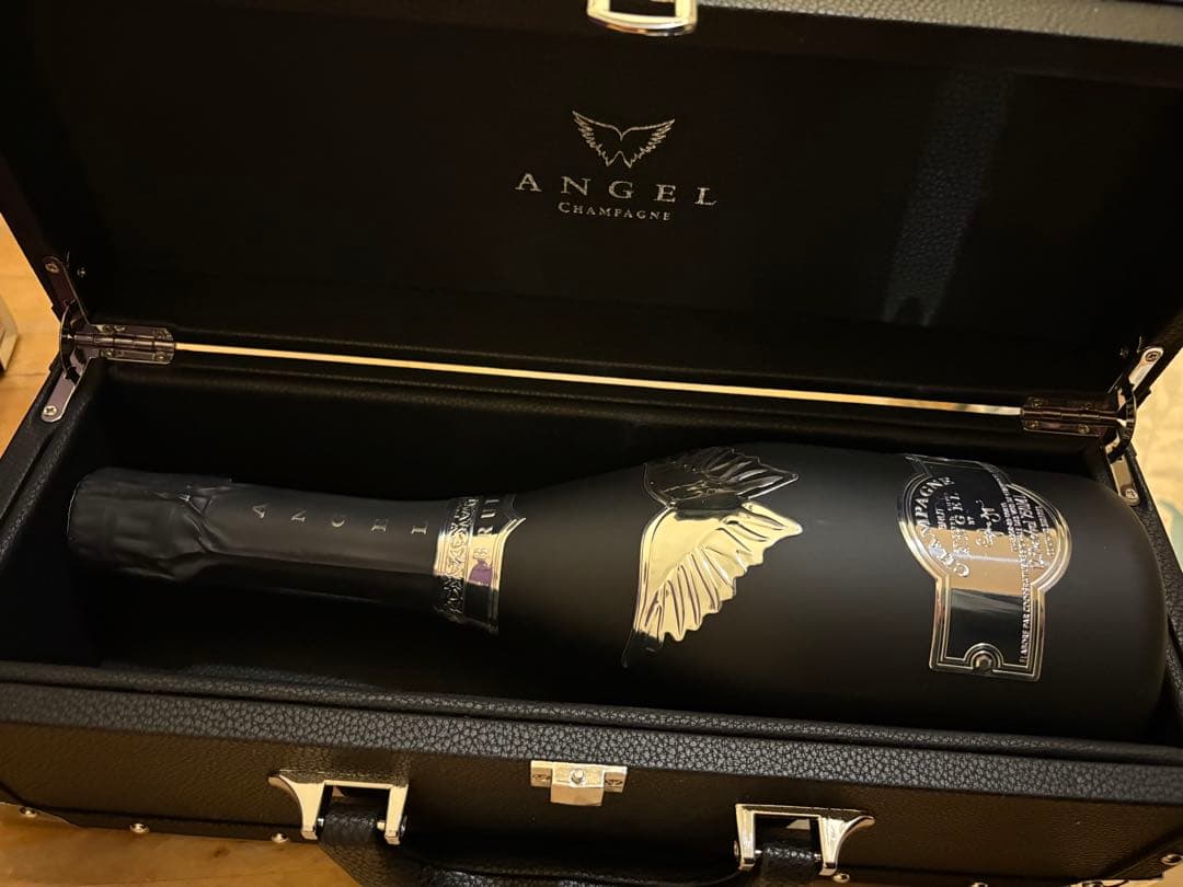 エンジェル　ブラック　シャンパン　未開栓