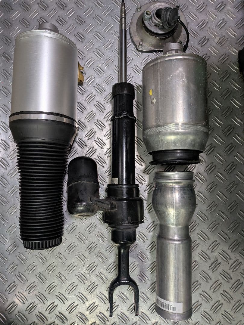 ベントレー等 純正 エアサス 修理致します。