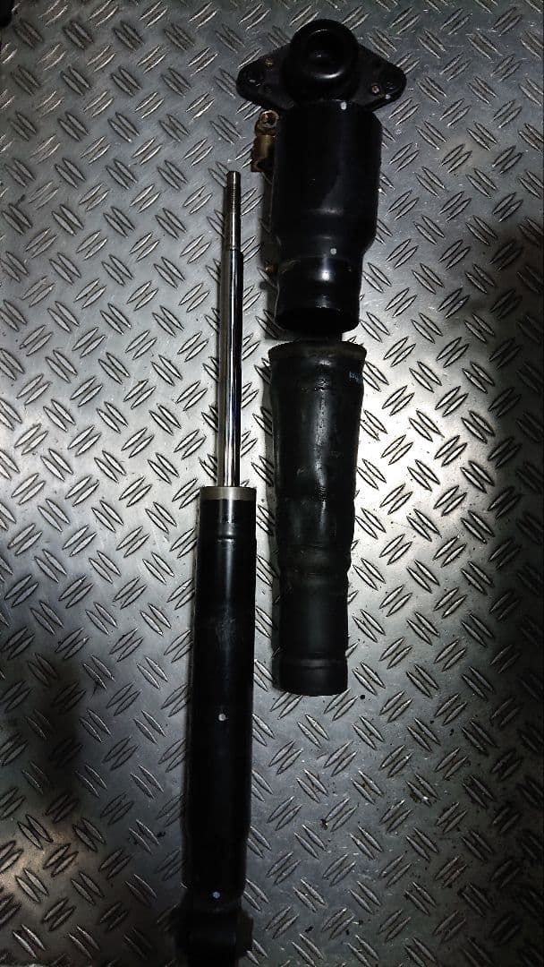 ベントレー等 純正 エアサス 修理致します。