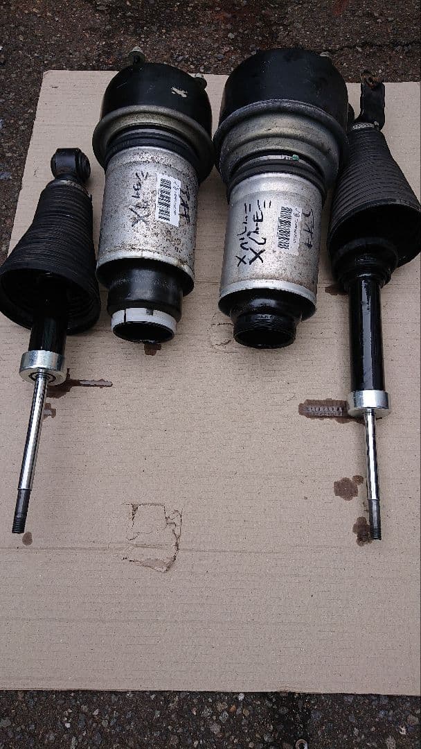 ベントレー等 純正 エアサス 修理致します。