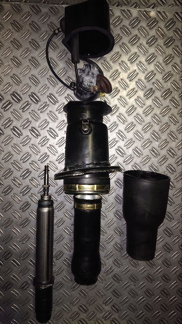 ベントレー等 純正 エアサス 修理致します。