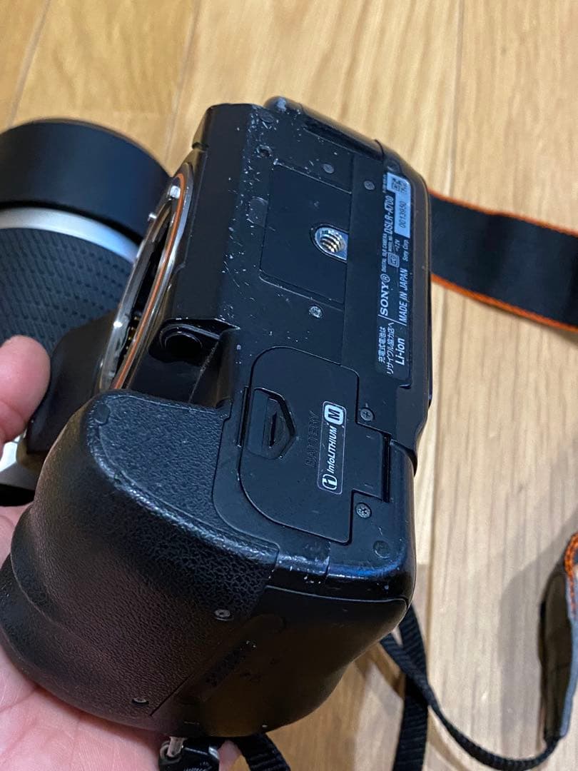 SONY α700 デジタル一眼　動作品　50ミリ単焦点マクロ、望遠レンズ付き