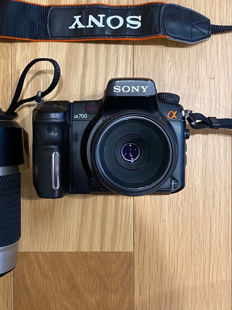 SONY α700 デジタル一眼　動作品　50ミリ単焦点マクロ、望遠レンズ付き