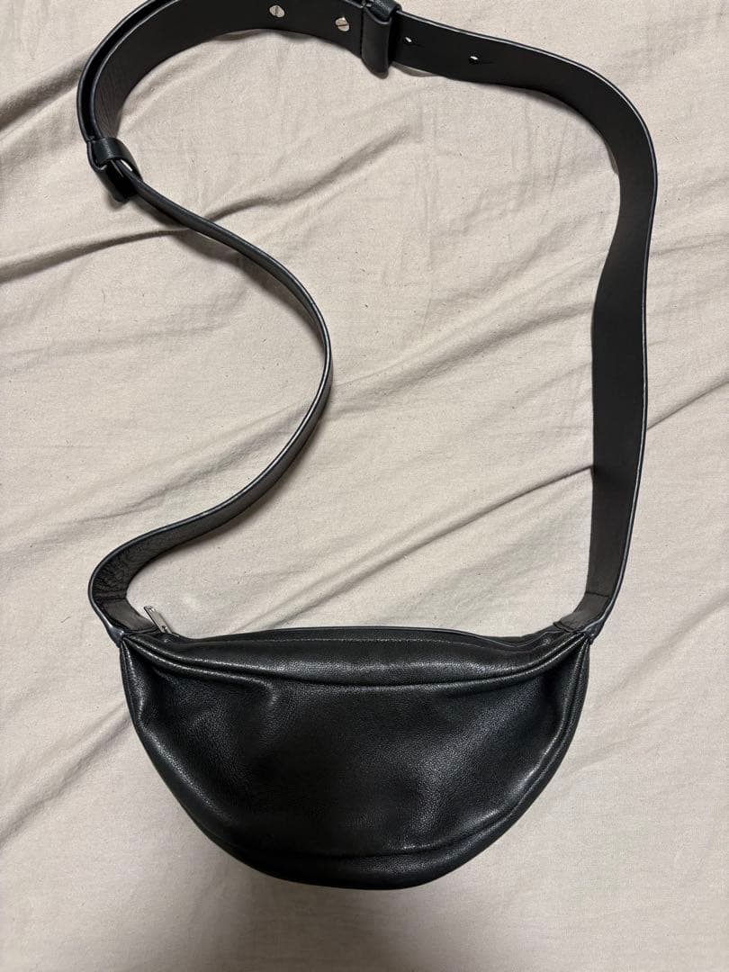 【COS】スイングマイクロクロスボディバッグ