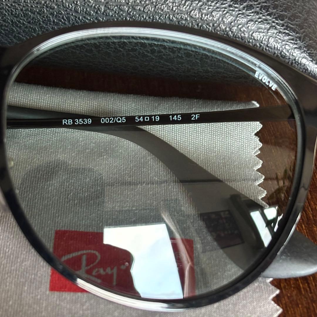 調光　レイバン RB3539 002/Q5 54 エリカメタル　Evolve
