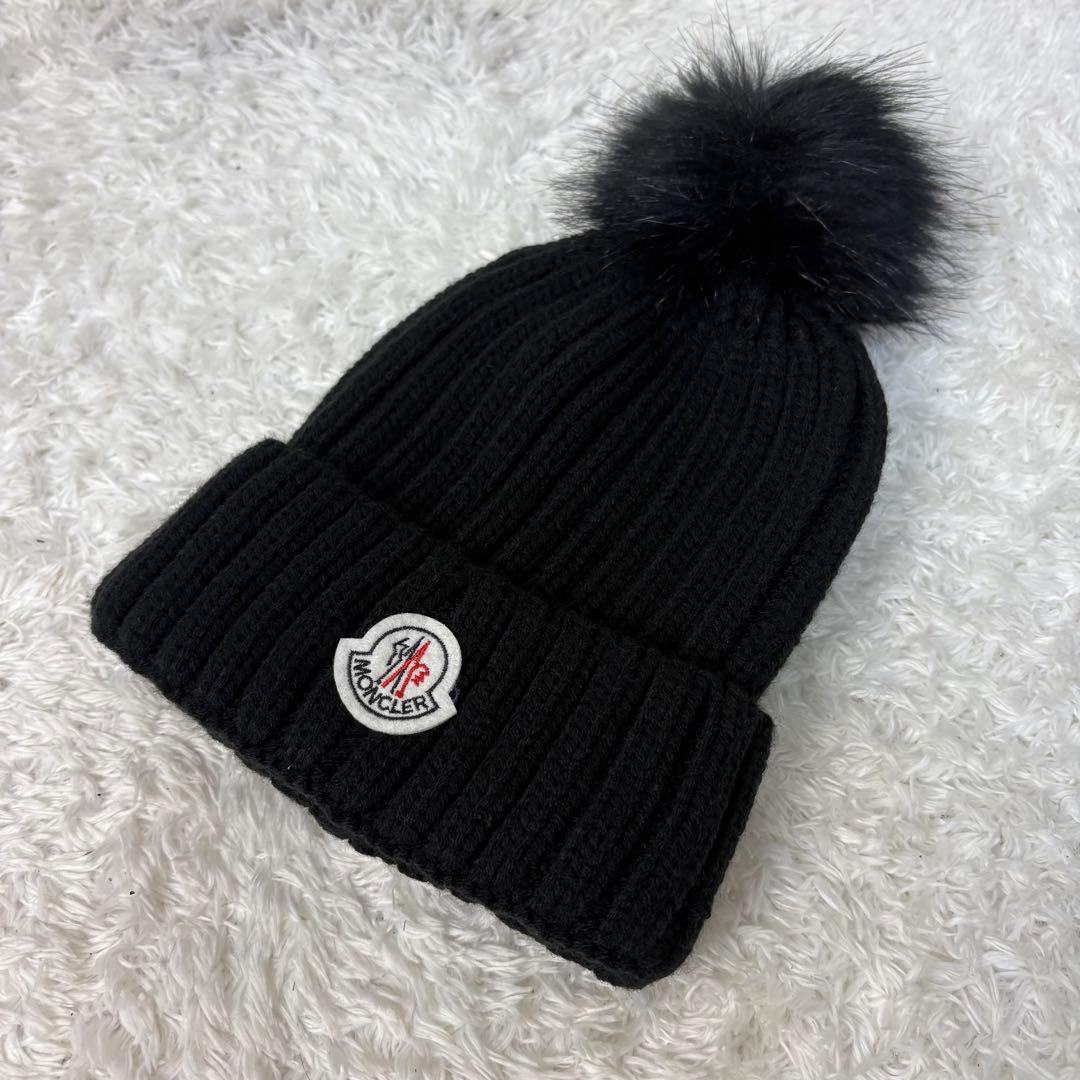 Moncler モンクレールブラック ポンポンニット帽 リアルファー付き