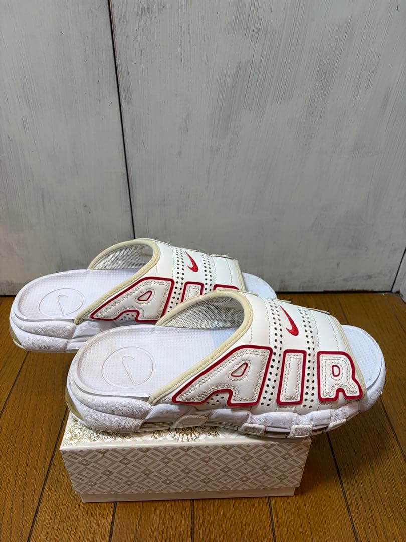 エア モア アップテンポ スライド サンダル　ホワイト/レッド27cm