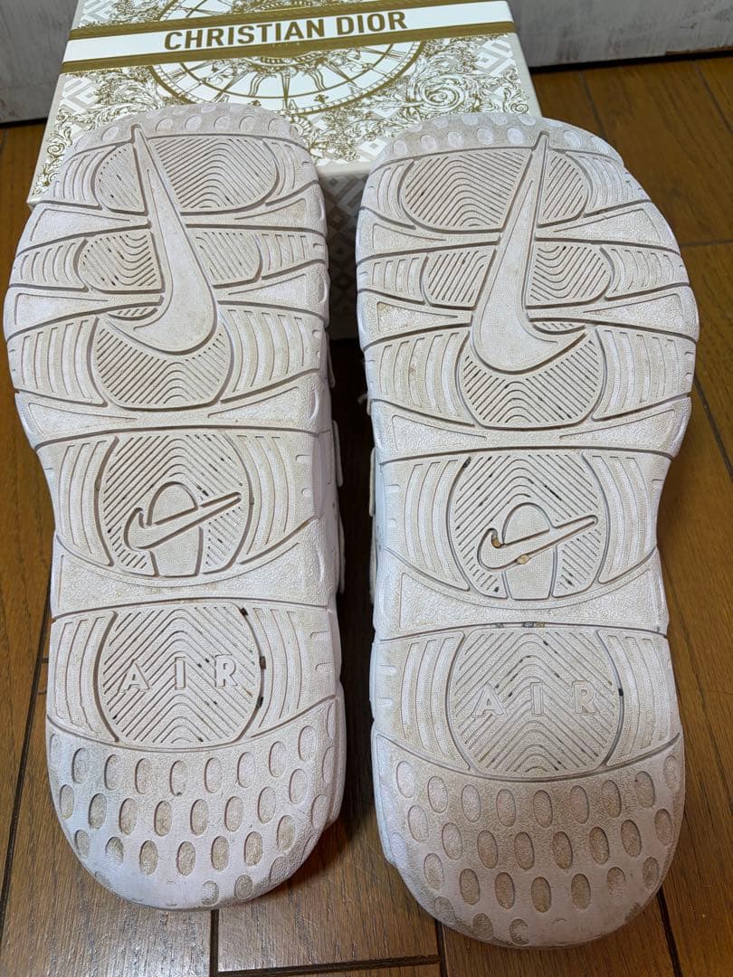 エア モア アップテンポ スライド サンダル　ホワイト/レッド27cm