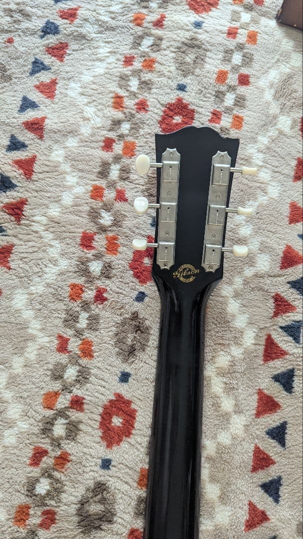 ギブソンJ-45　エボニーブラック