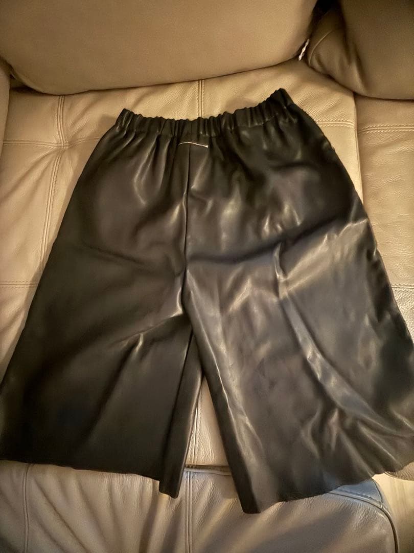 メゾン マルジェラ キッズ ジップディテール フェイクレザー ショートパンツ