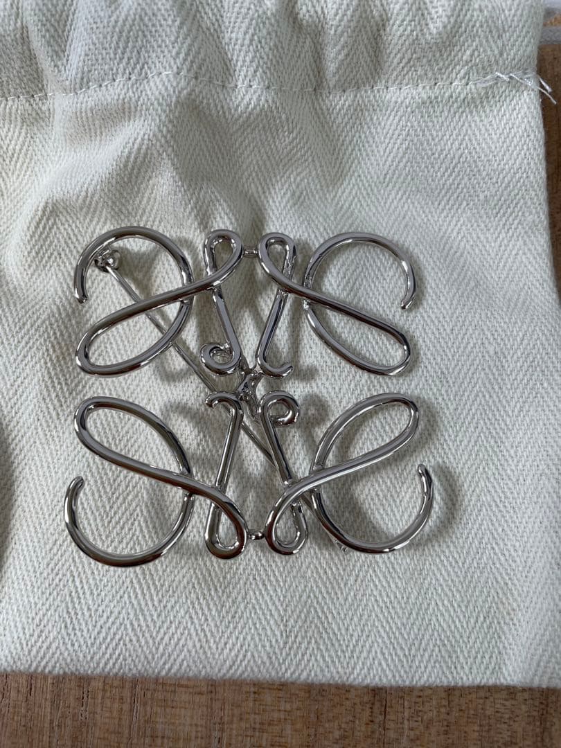 ✨極美品✨LOEWE アナグラムブローチ シルバー 付属品・リボン付き