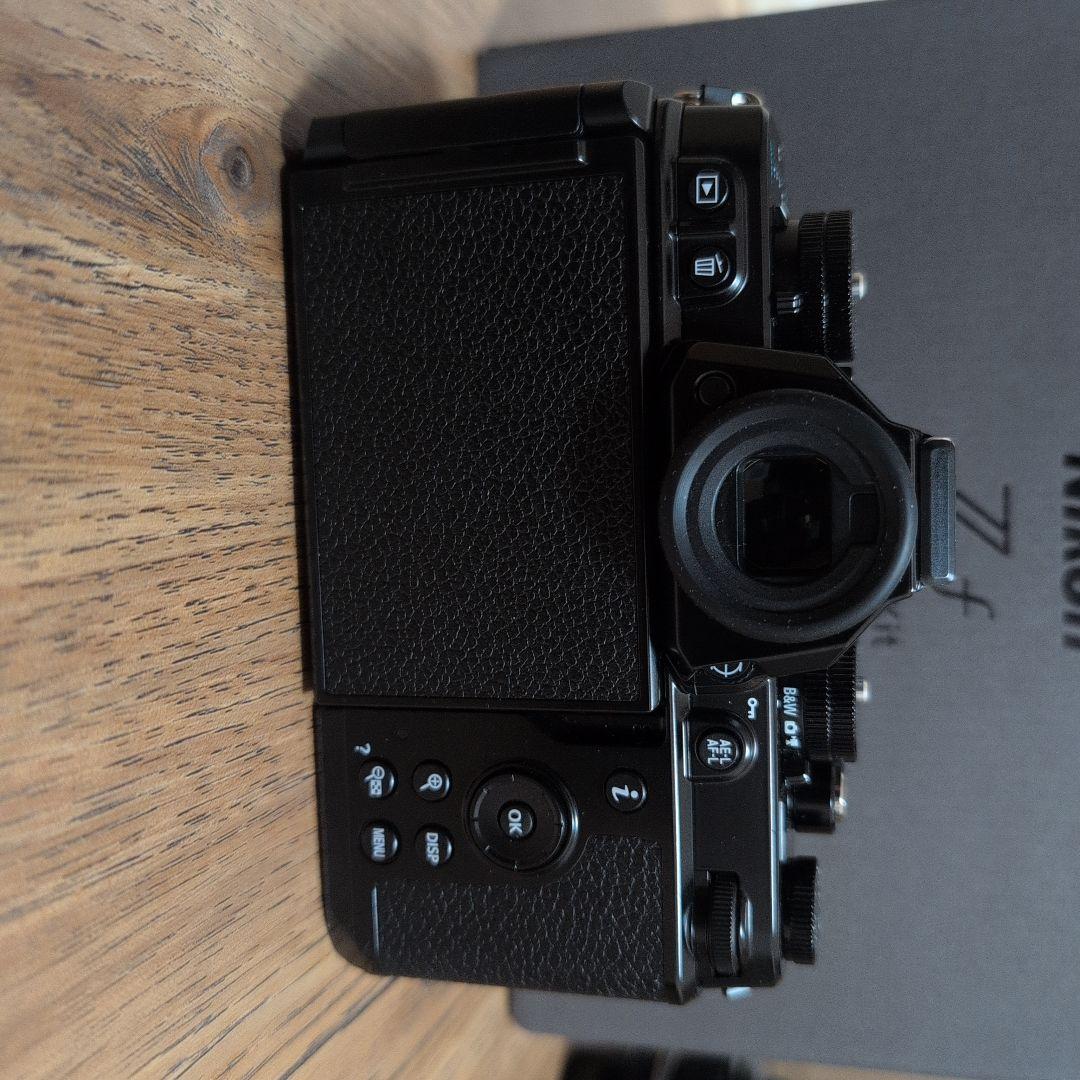 Nikon Z f ミラーレスカメラ 40mm f/2