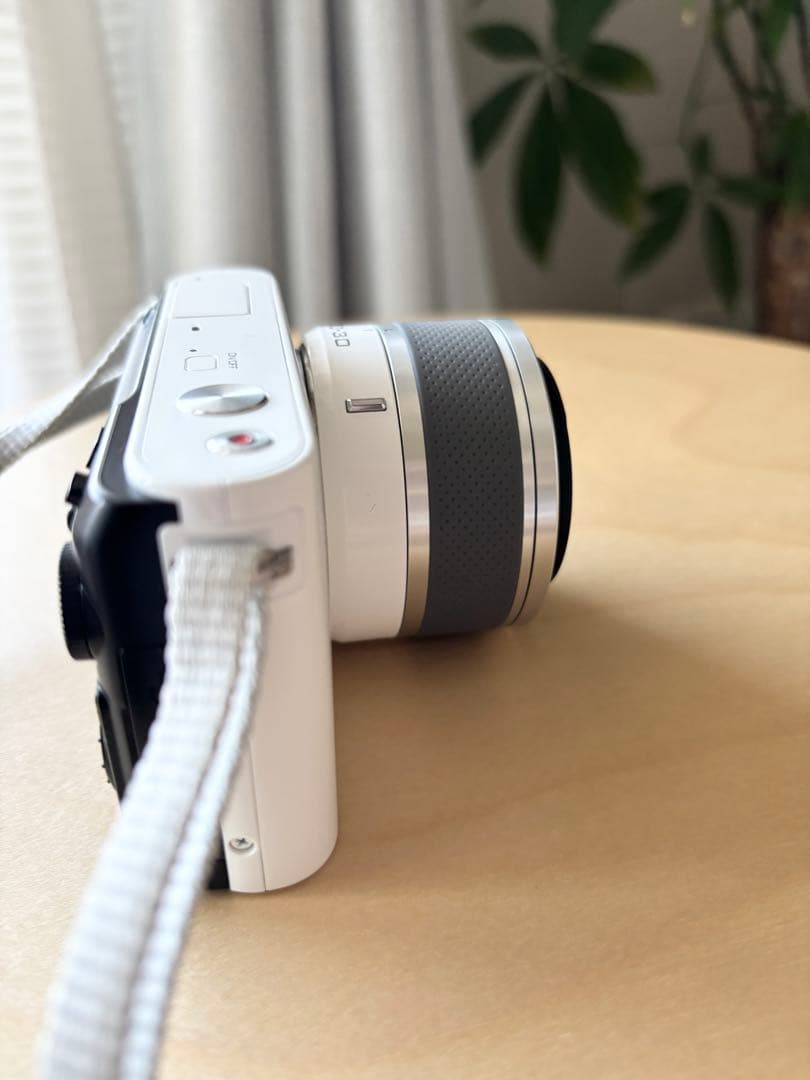 Nikon ニコン ミラーレスカメラ J１ホワイト