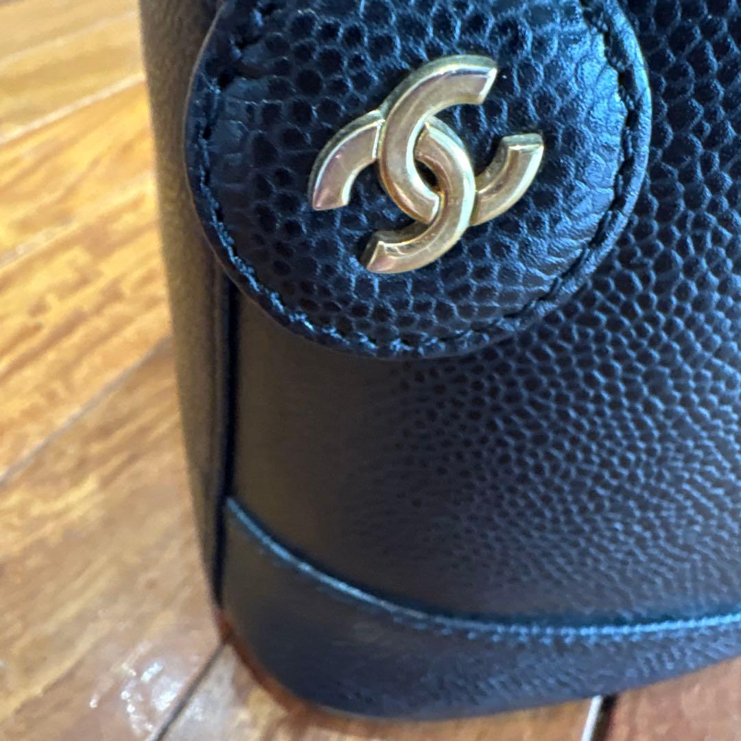 CHANEL ブラックレザー ハンドバッグ