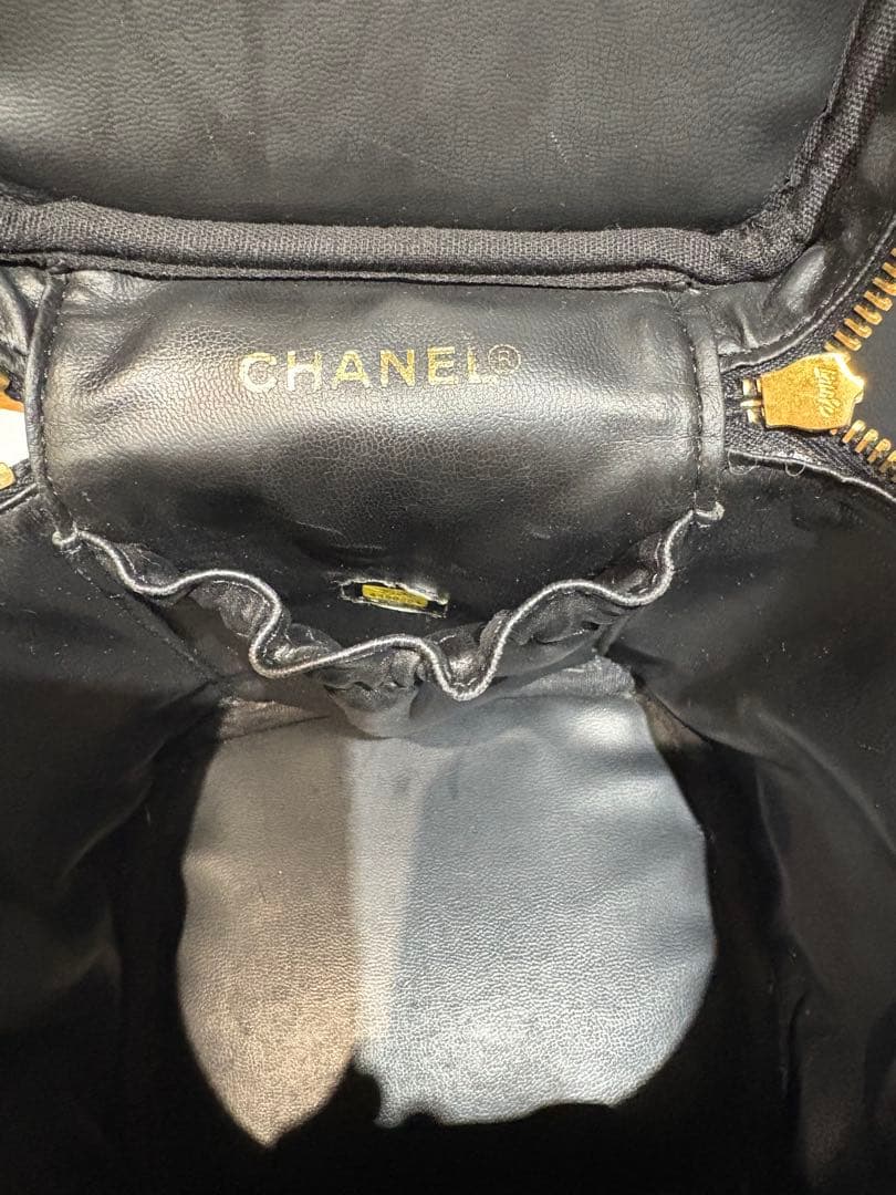 CHANEL ブラックレザー ハンドバッグ