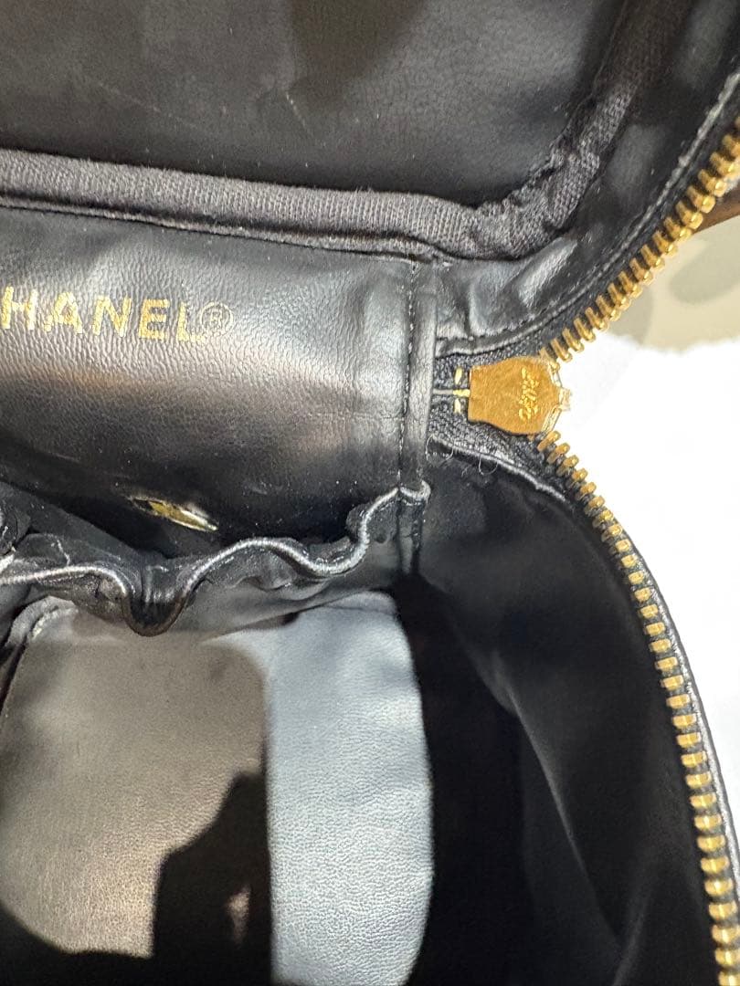 CHANEL ブラックレザー ハンドバッグ