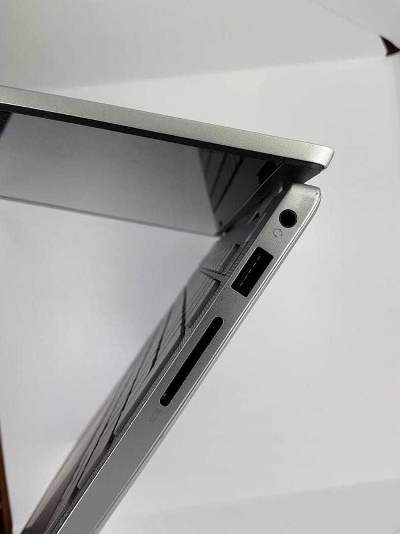 Dell Inspiron 14 7430 2-in-1 13世代i5