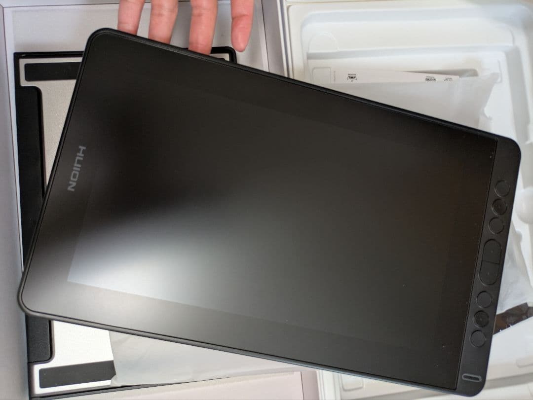 HUION 液晶ペンタブレット