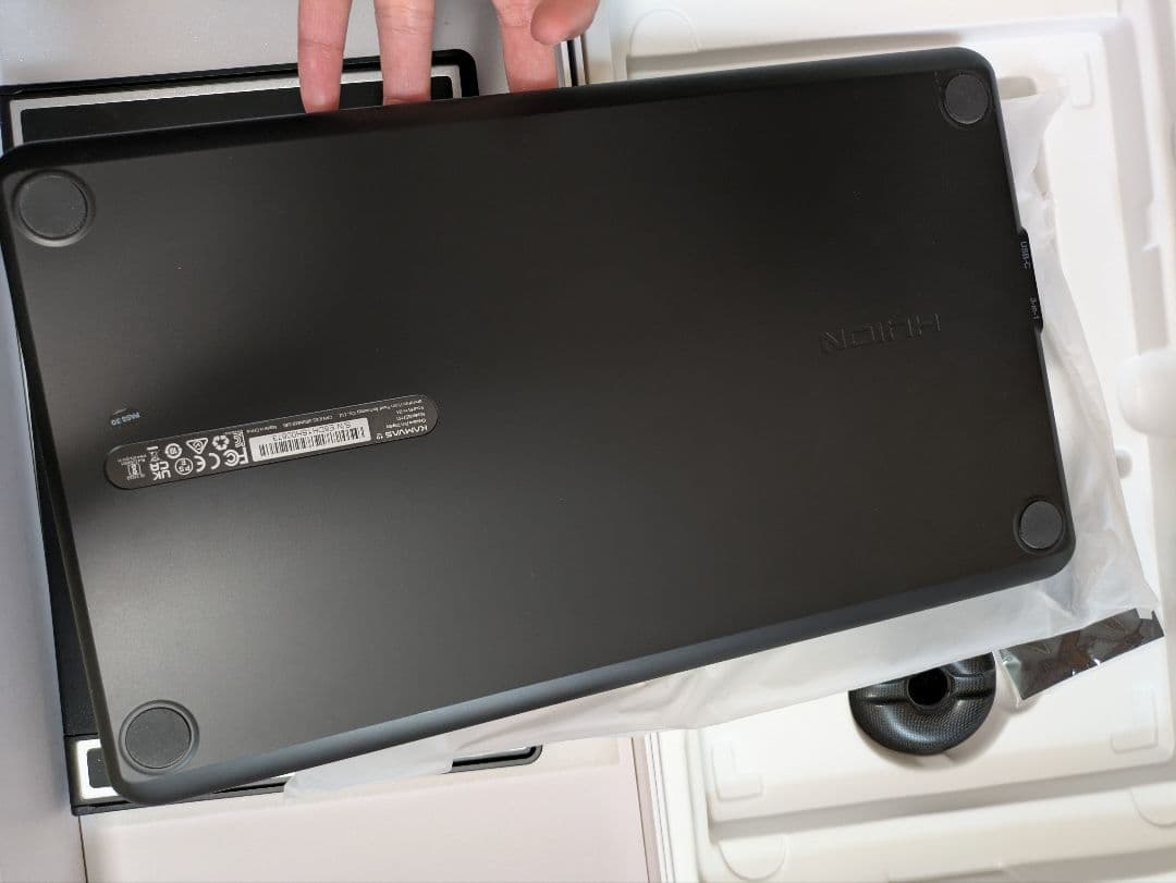 HUION 液晶ペンタブレット