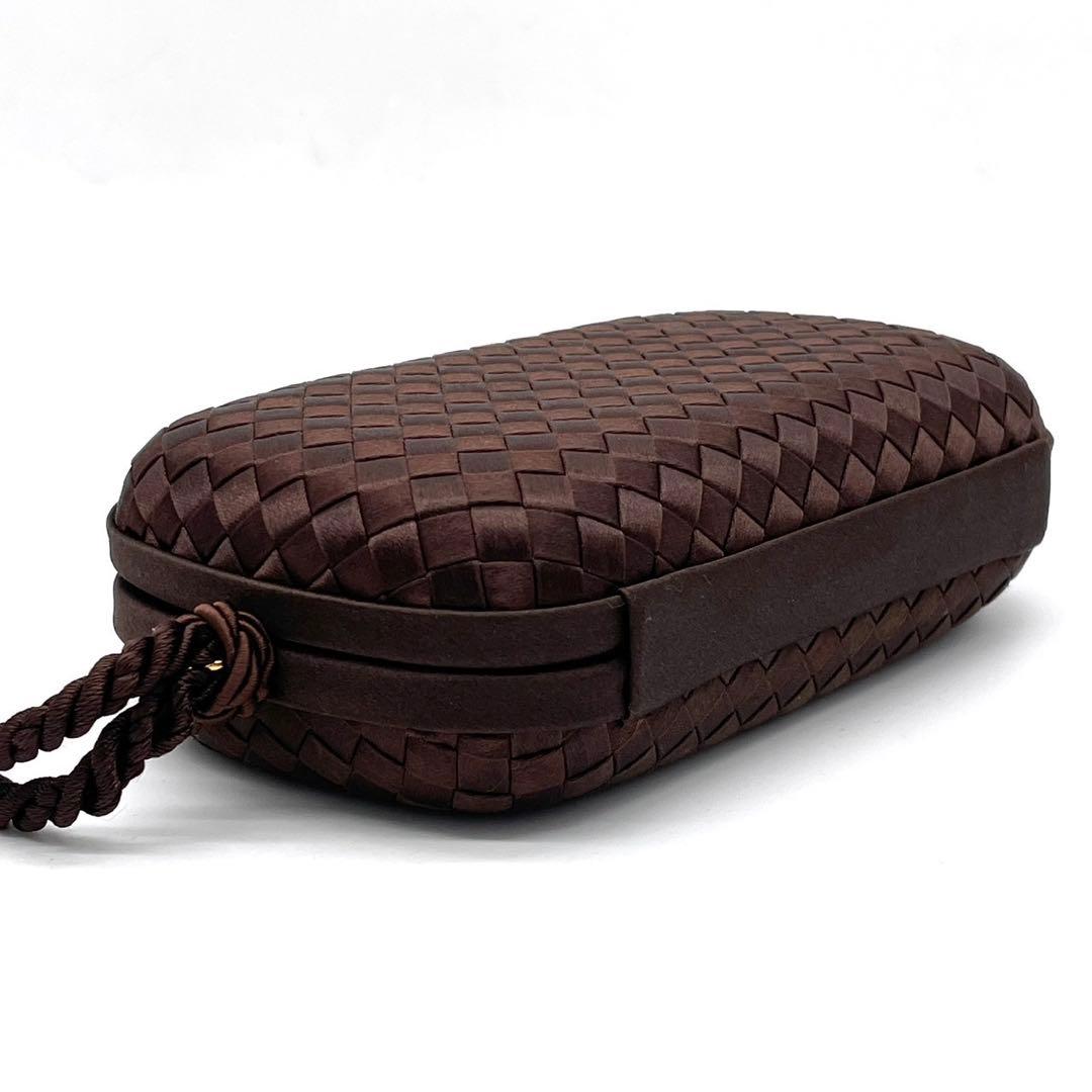 新品同様‼️ボッテガヴェネタ サテン イントレチャート がま口 クラッチバッグ