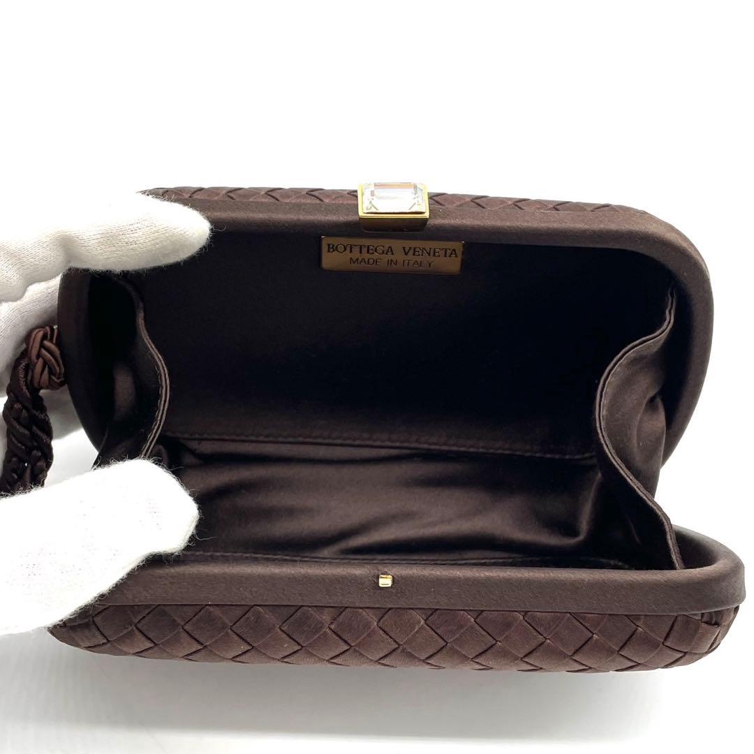 新品同様‼️ボッテガヴェネタ サテン イントレチャート がま口 クラッチバッグ