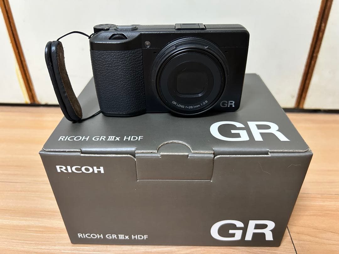 RICOH GR IIIx HDF本体と付属品