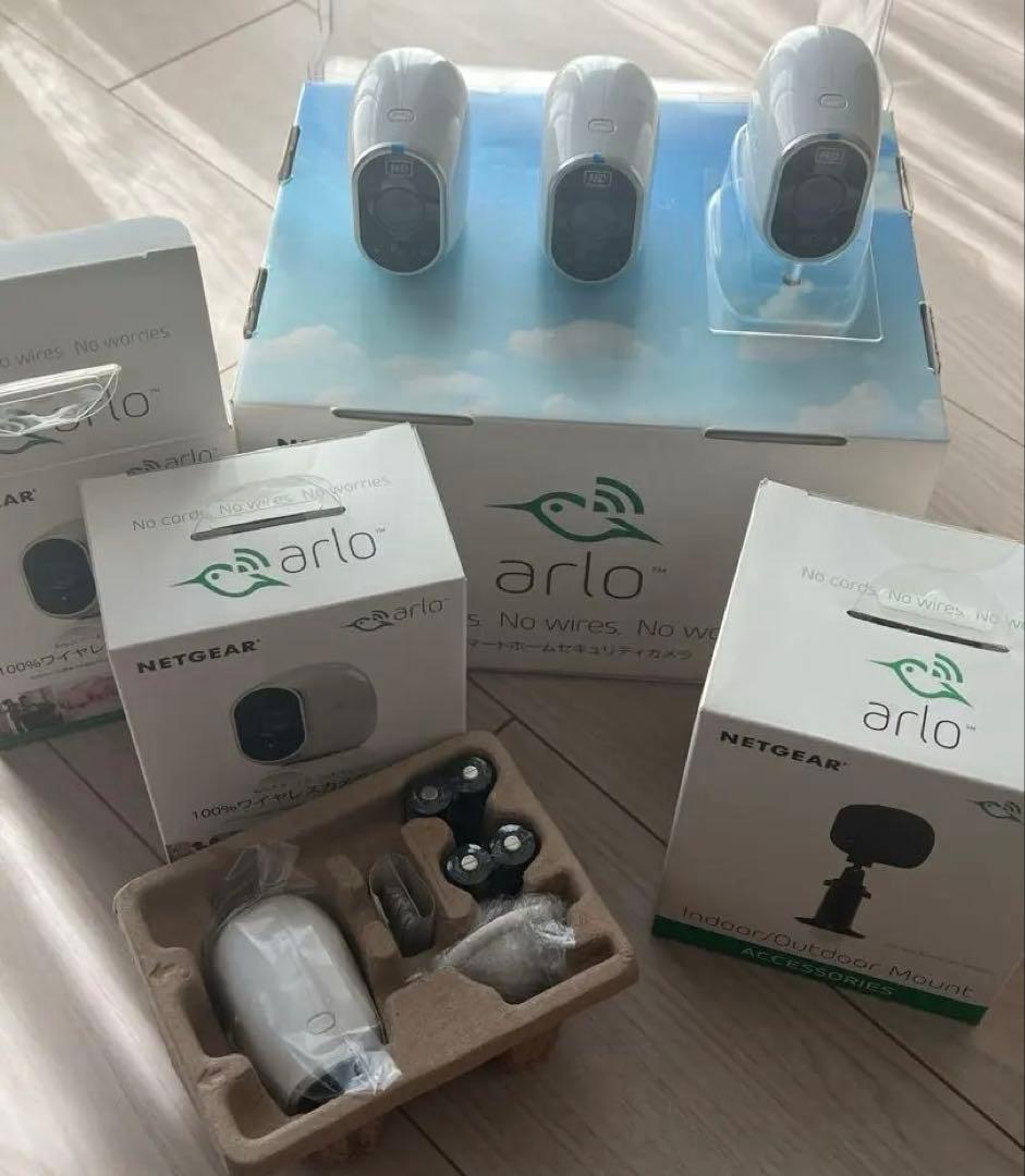 Arlo 無線防犯カメラ 3台セット 追加用2台(合計5台)とNETGEAR1台
