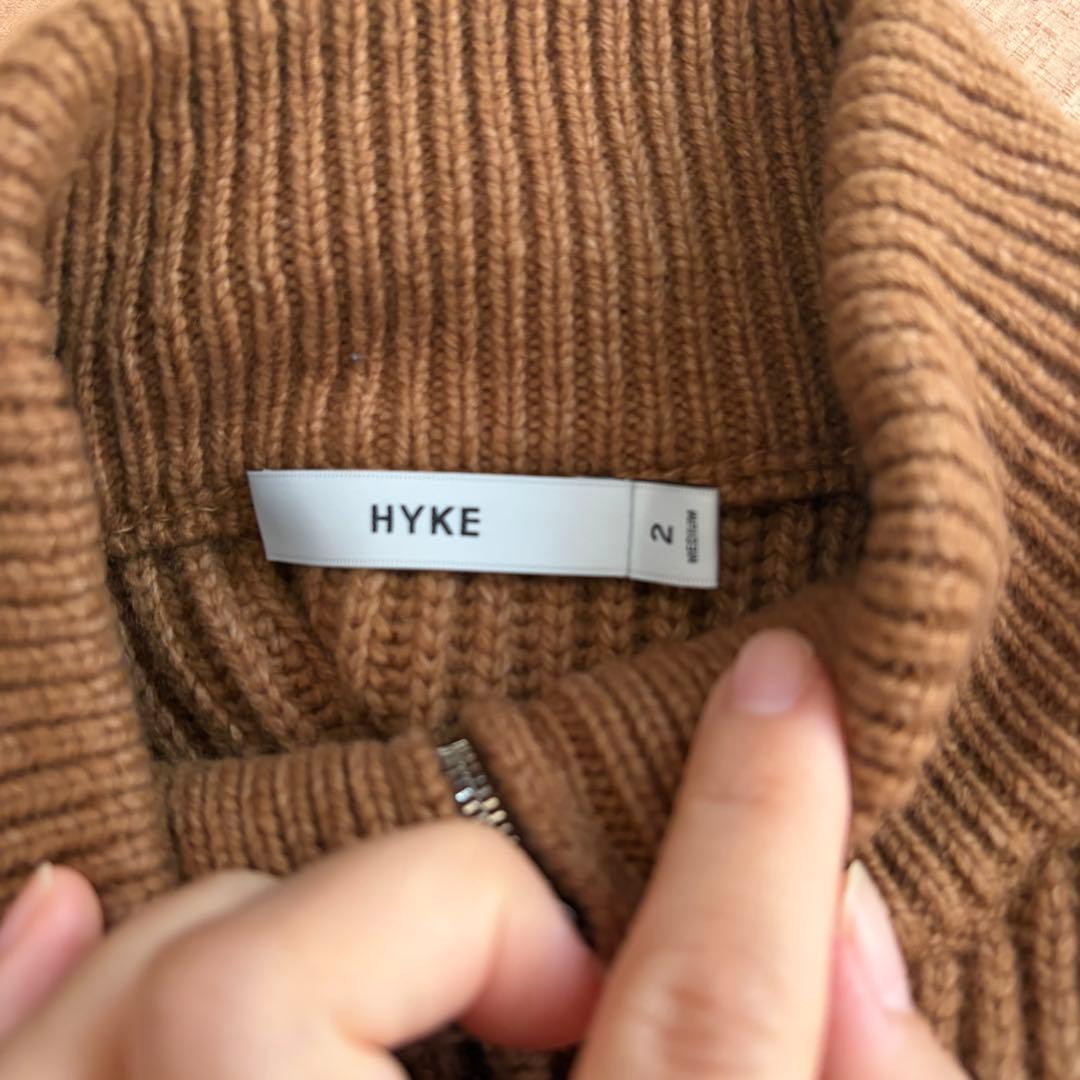 リブ編みハイネックジッパーニットベスト ブラウン