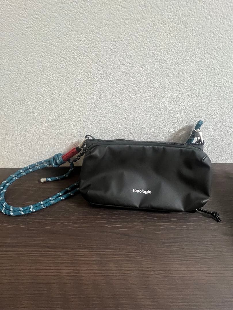 ボトルサコッシュ　ミディアム　ブラック