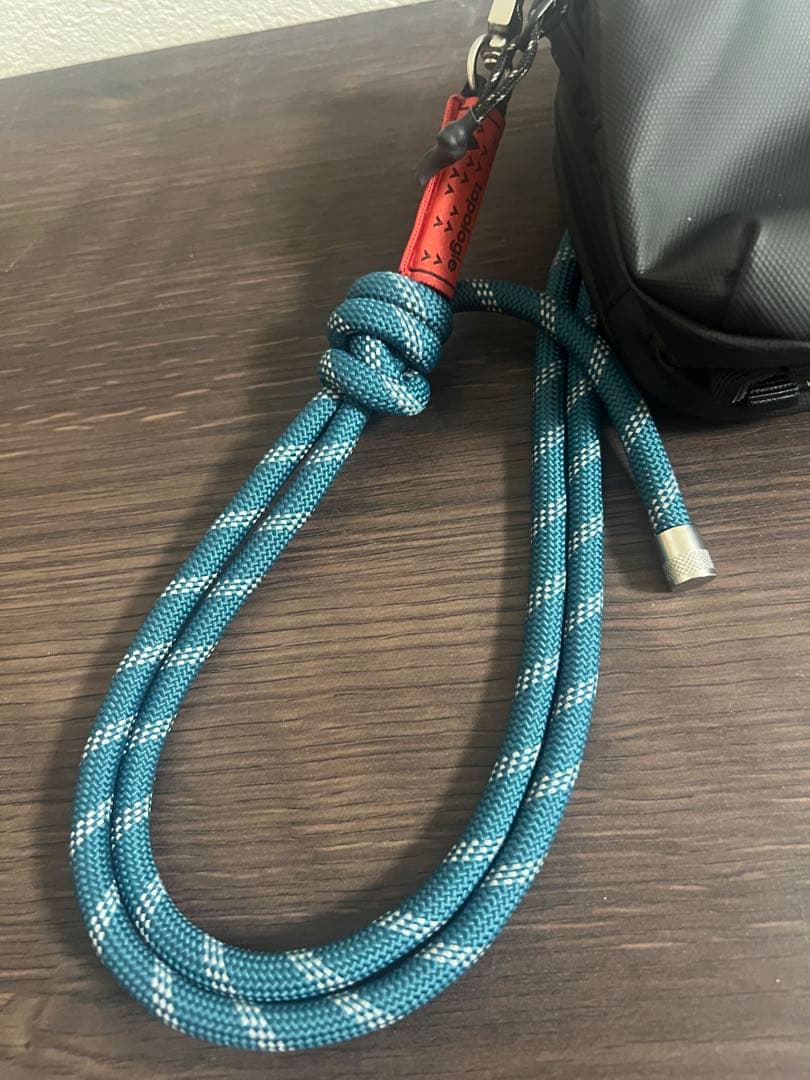 ボトルサコッシュ　ミディアム　ブラック