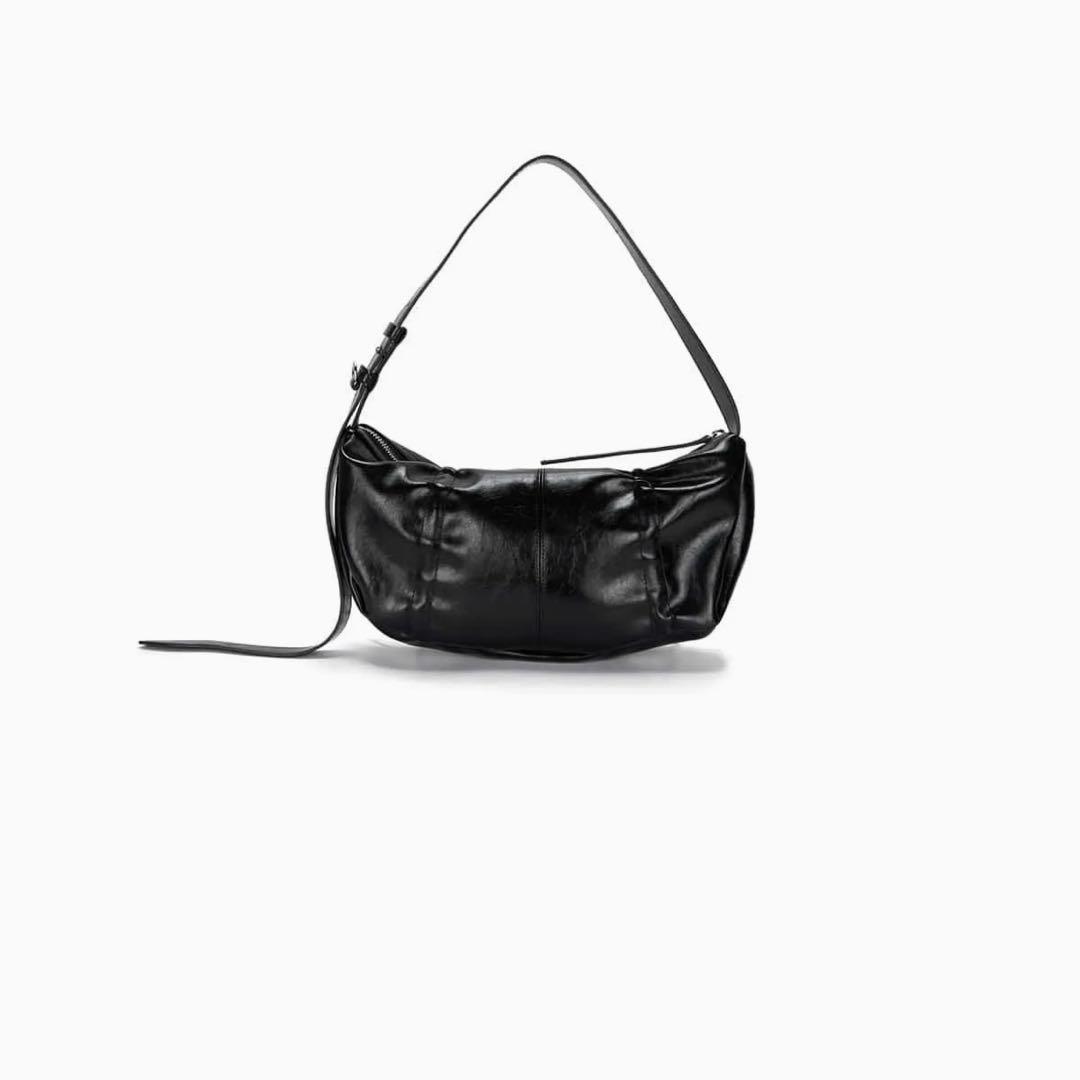 バッグ HALF SHIRRING RIBBON ROUND BAG IN BLACK