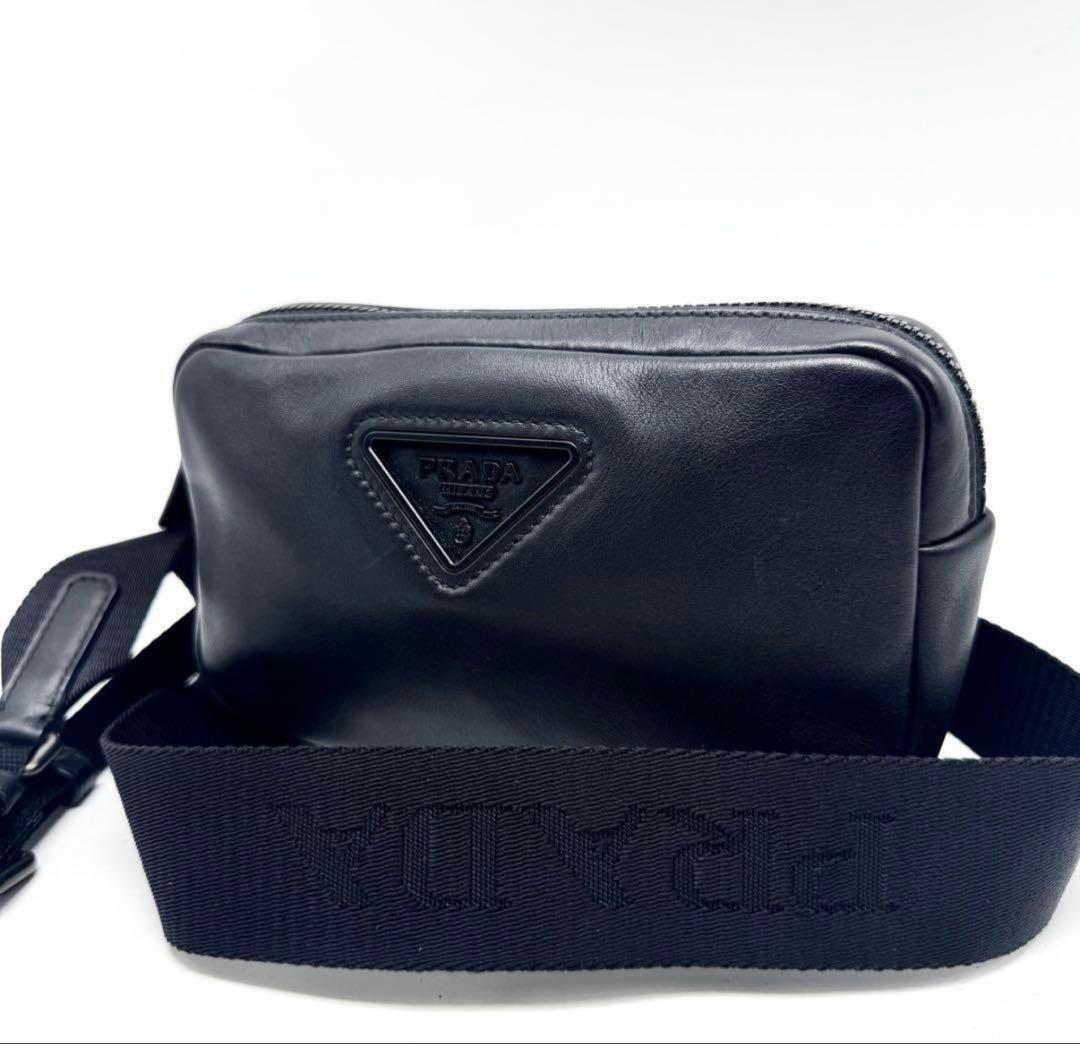 【未使用に近い】プラダ ショルダーバッグ レザー 黒