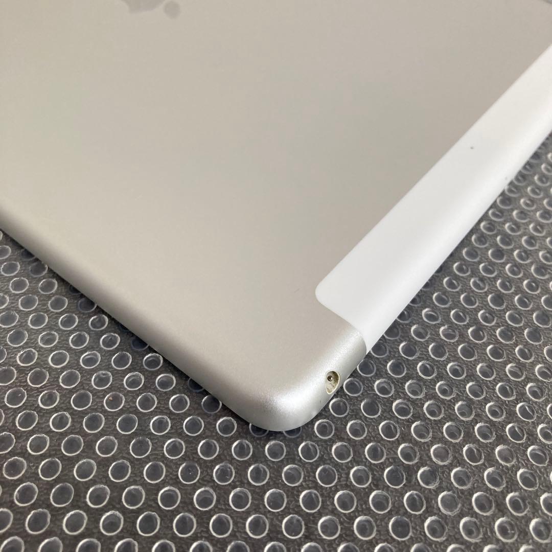 3597【早い者勝ち】外観美品☆iPad8 第8世代 32GB SIMフリー☆