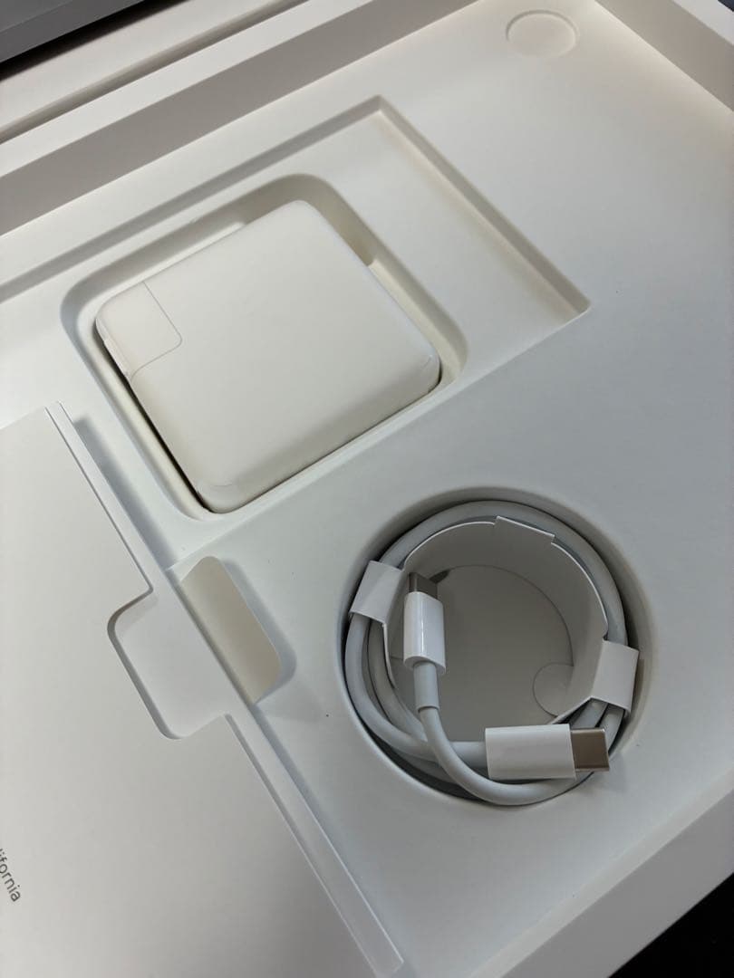 【美品】MacBook Pro 13インチ Core i5 256GB 8GB