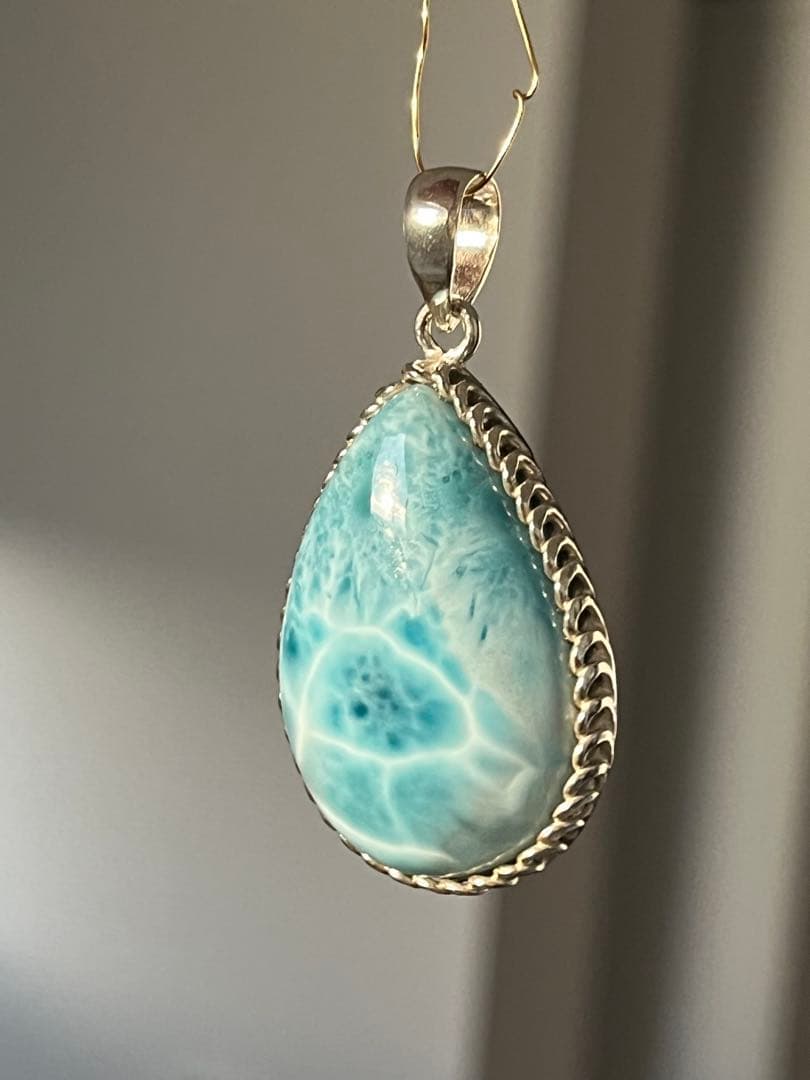 天然石☆高品質！ラリマーしずく型ペンダントトップ☆シルバーワク付き☆模様が美しい